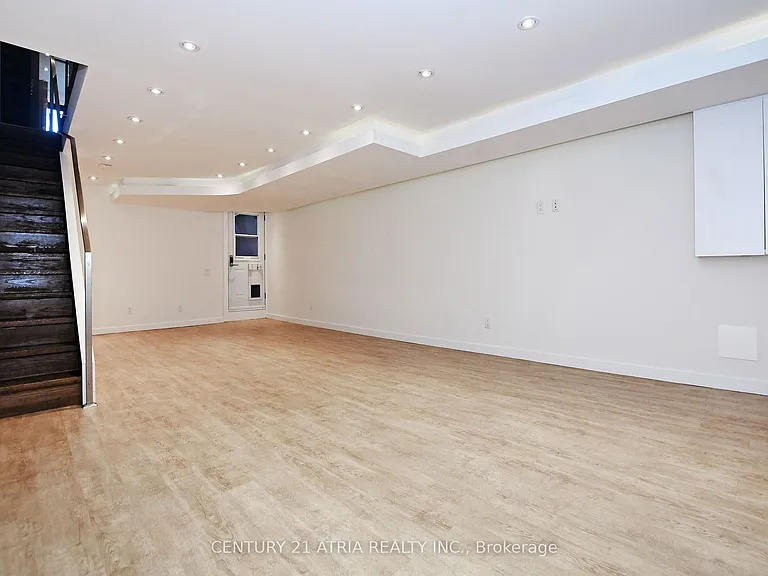 10 Palmerston Ave — Photo 35