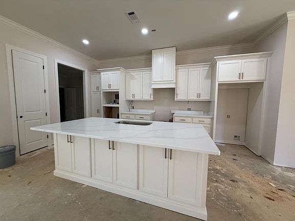 3rd image of 2820 Viola Dr