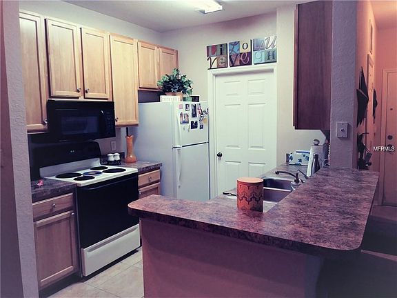3rd image of 10201 Courtney Oaks Cres #102