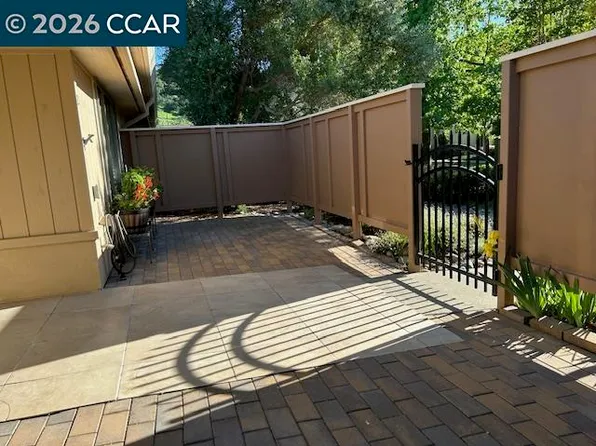 2308 Pine Knoll Dr Unit 2, Walnut Creek, CA 94595