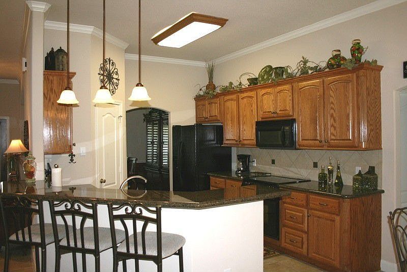 2nd image of 412 Friends Knoll Ln
