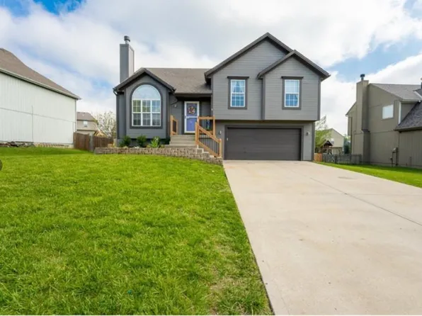 19290 W 209th St, Spring Hill, KS 66083