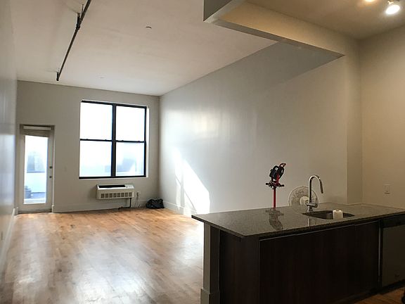 3rd image of 41 Kosciuszko St APT 214