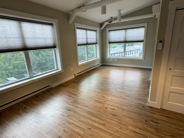 1 Mechanic St APT 14, Lebanon, NH 03766