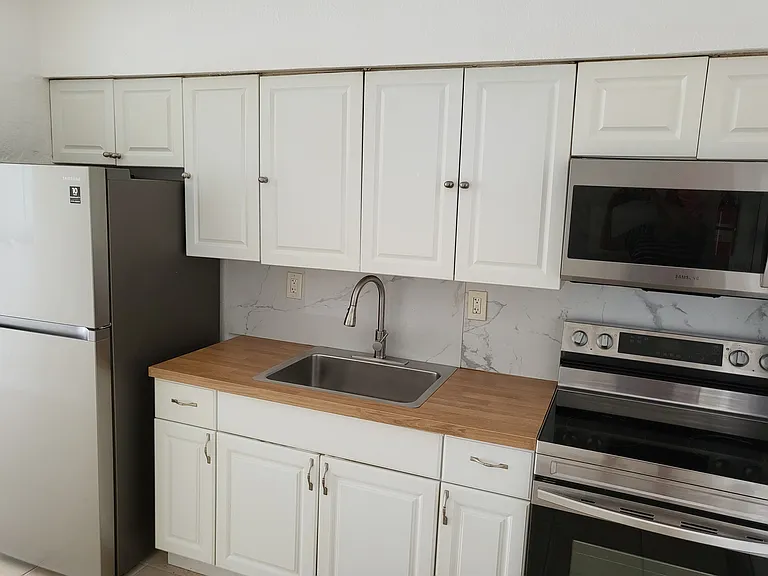 308 NW 5th Ter #1 — Photo 7