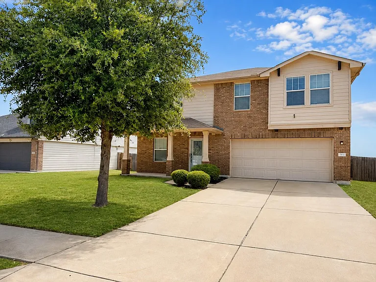 220 Adriana Ln — Photo 1