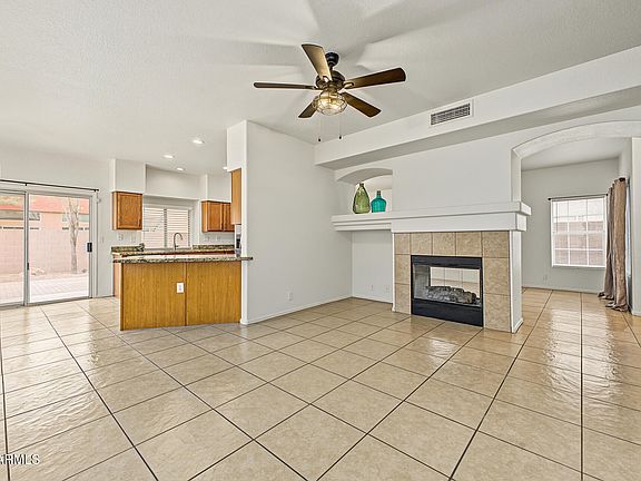 5th image of 856 S PLEASANT Drive