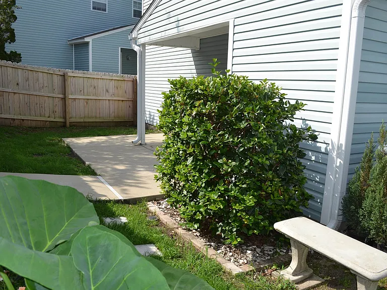 697 Timberwood Cir E — Photo 8