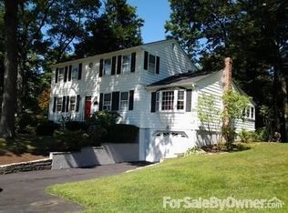 385 Coronation Dr, Franklin, MA 02038