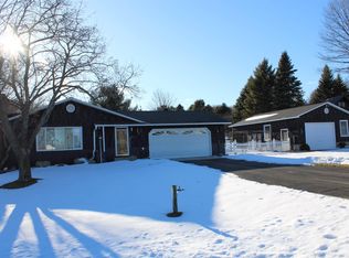 11810 Chaney Dr, Rapid City, MI 49676