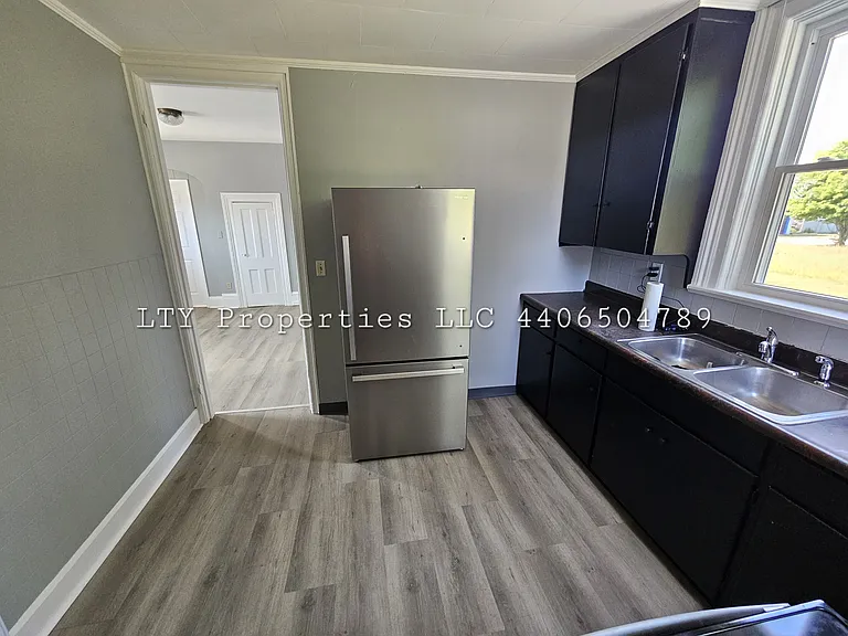 423 W 48th St #3 — Photo 4