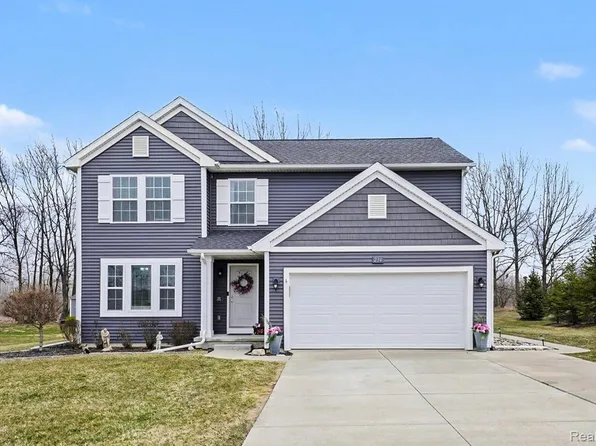 234 Rockway Dr, Linden, MI 48451