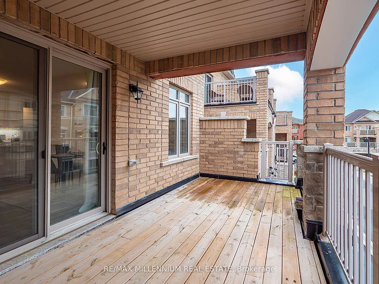 505 Dundas St E — Photo 29
