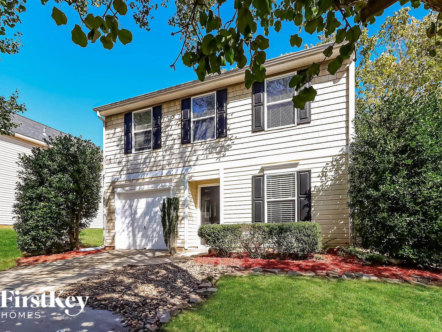 3 bed, 2.5 bath, 1338 sqft, $2,140 — Photo 3