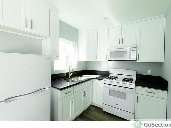 2nd image of 6427 S Victoria Ave #6427