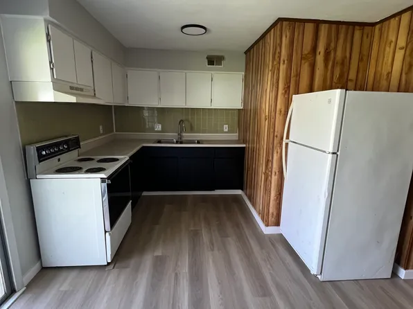 317 W I St APT B, Belleville, IL 62226