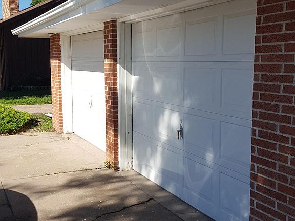 1/2 of double-car garage