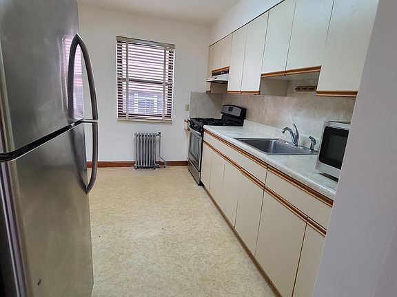 5th image of 2126 Linwood Ave