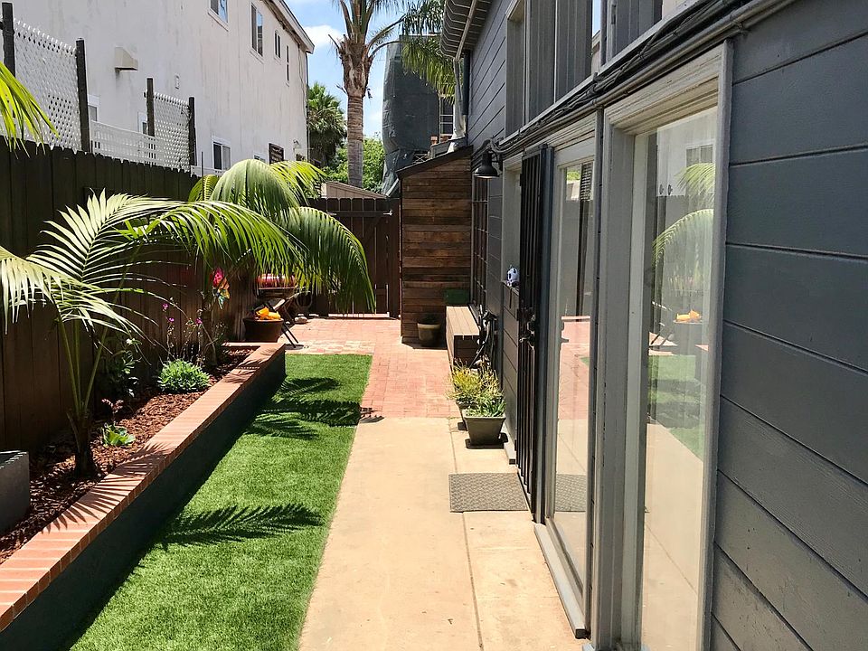Private side yard