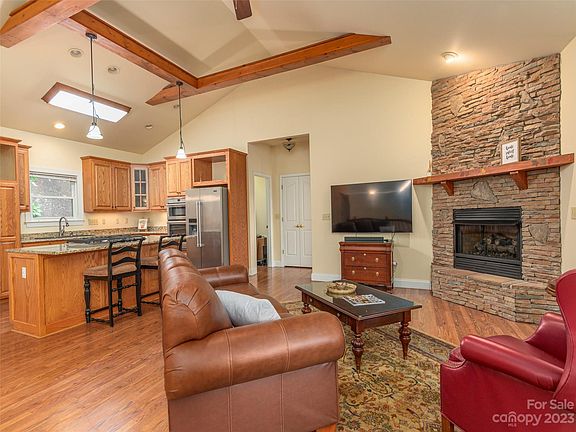 5th image of 7 Bellewood Dr