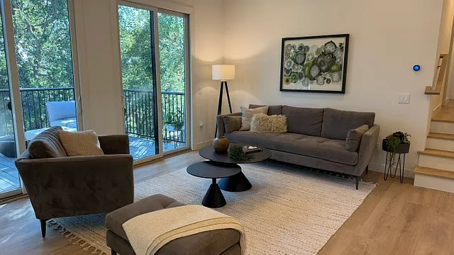 395 Nob Hill Dr — Photo 1