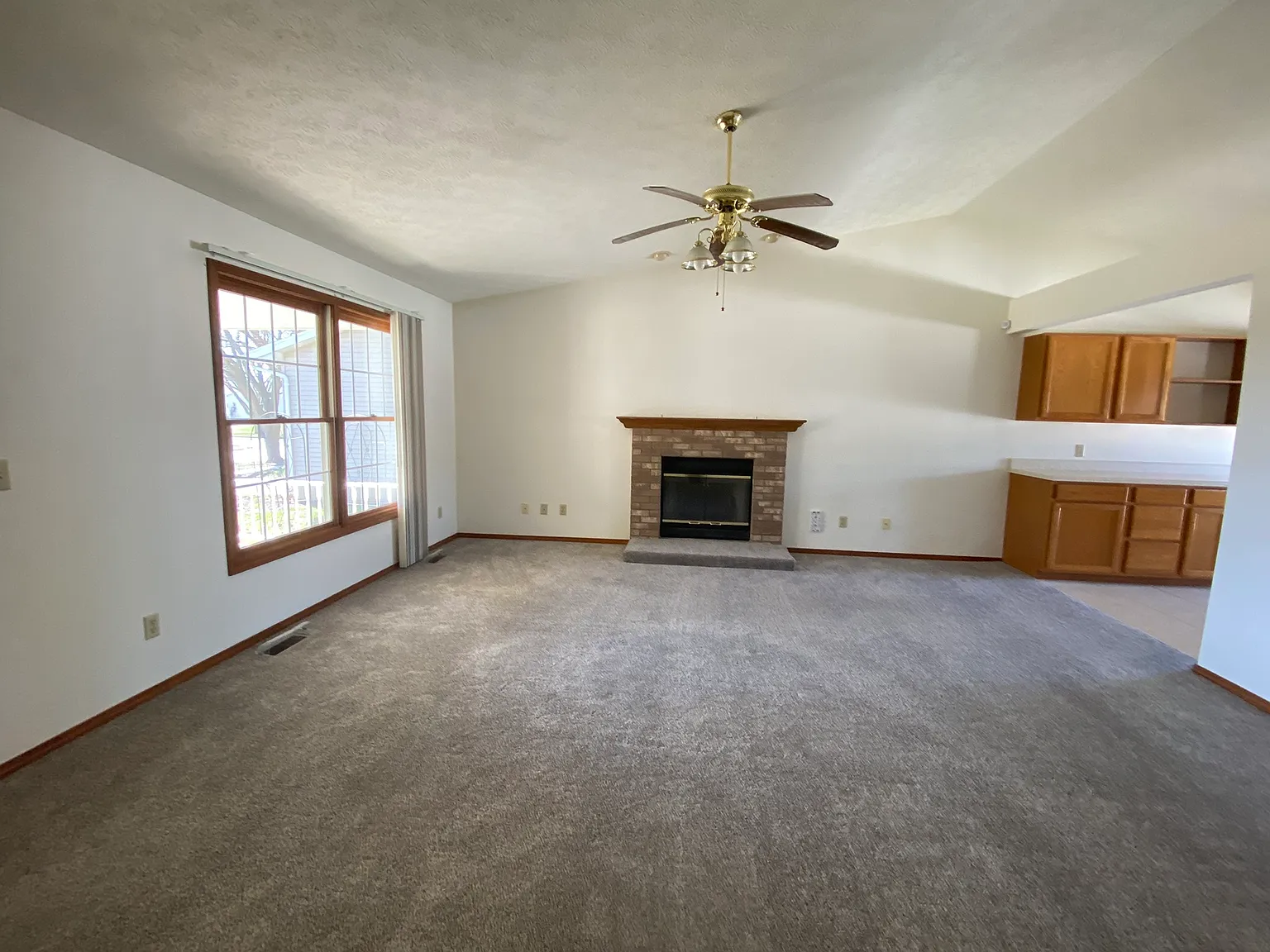 3 bed, 2912 sqft, $2,550 — Photo 2