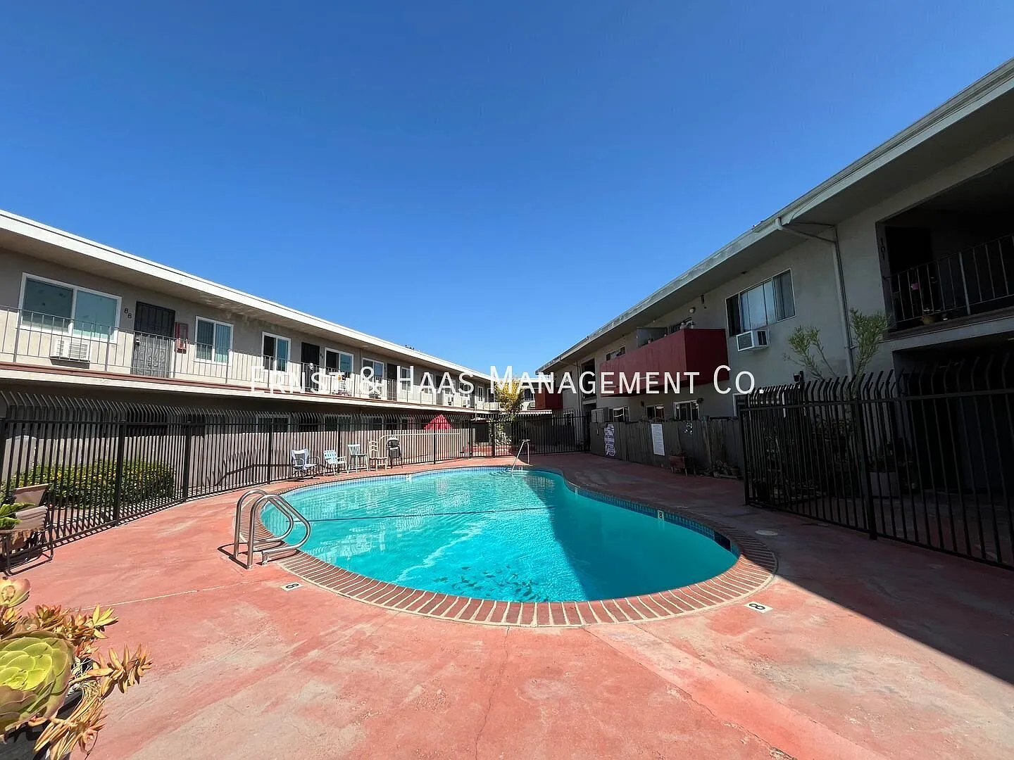 Remodeled Upper Condo in North Long Beach! — Photo 2