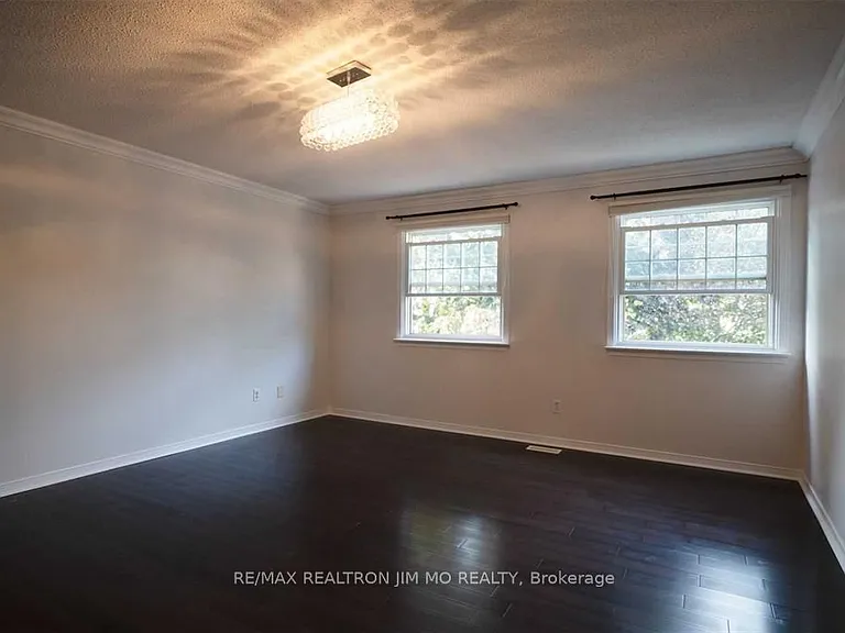 35 McKay Cres — Photo 5