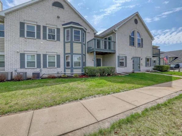 N25W24069 River Park DRIVE #10, Pewaukee, WI 53072