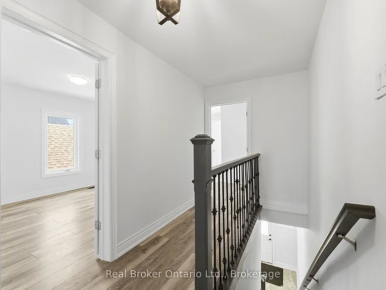 167 Rosslyn Ave N #UPPER — Photo 20