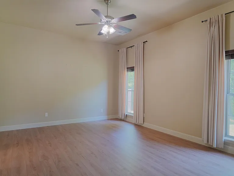 1021 Chesterfield Dr — Photo 11
