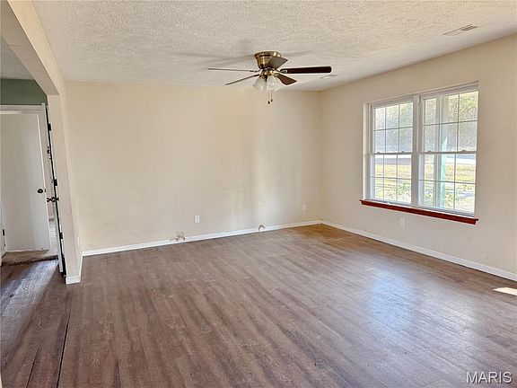 5th image of 22793 Pleasant Dr