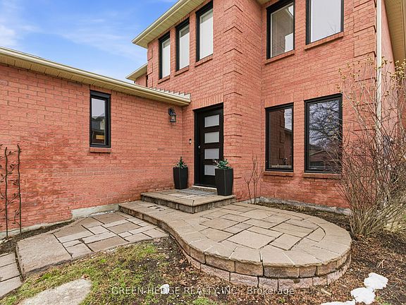 3rd image of 33 Dagwell Cres