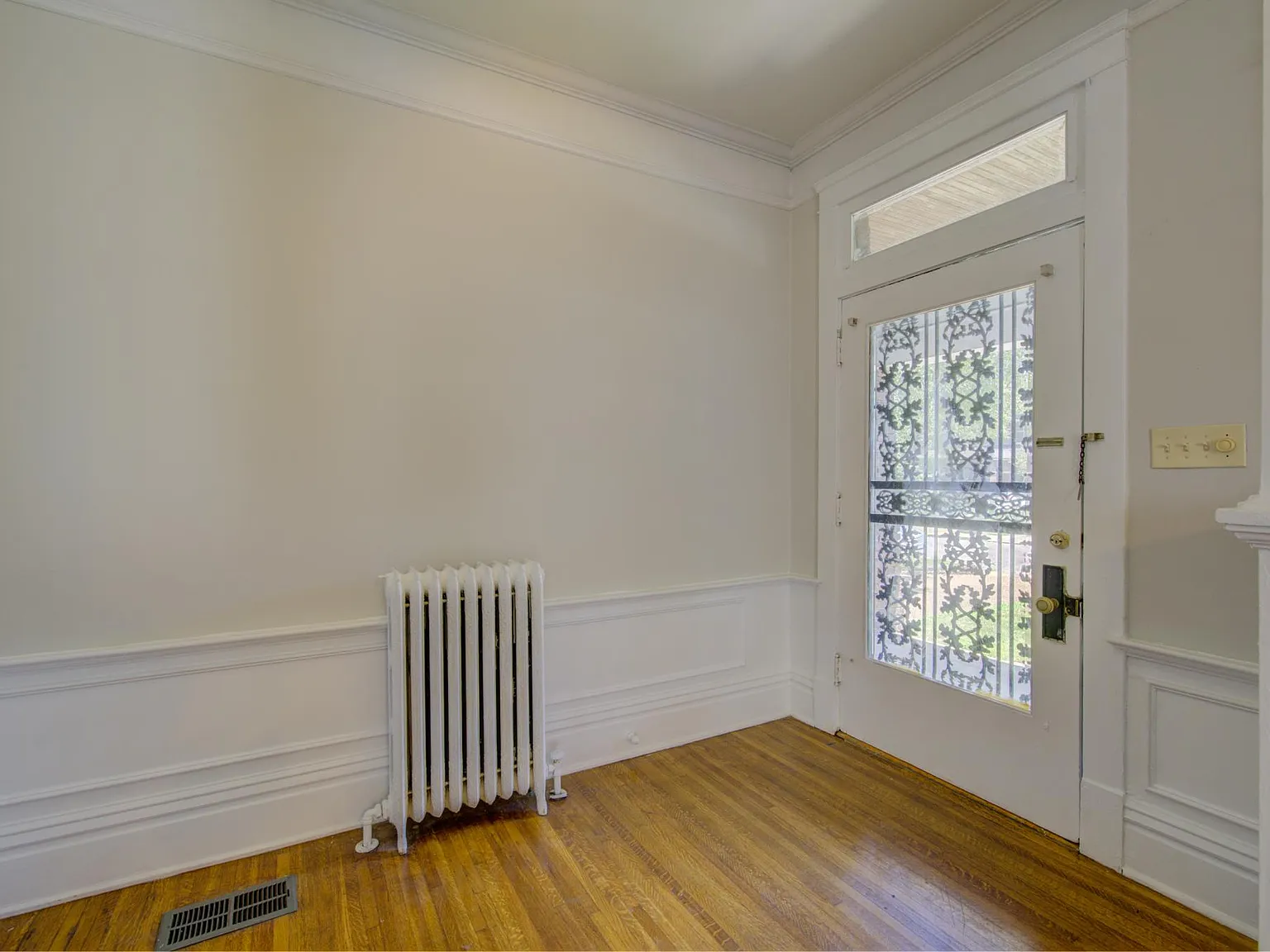 19 S Evergreen St — Photo 3