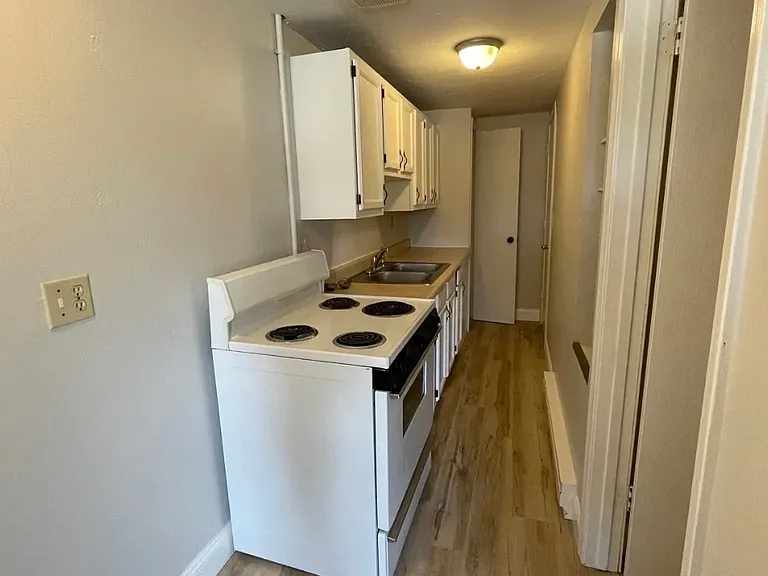 185 N Main St #9 — Photo 4