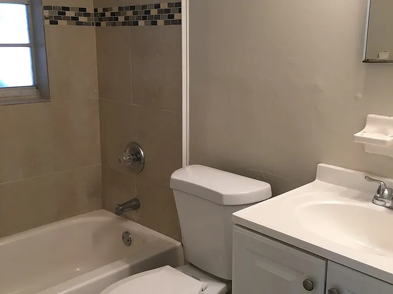 914 San Remo Ave — Photo 2