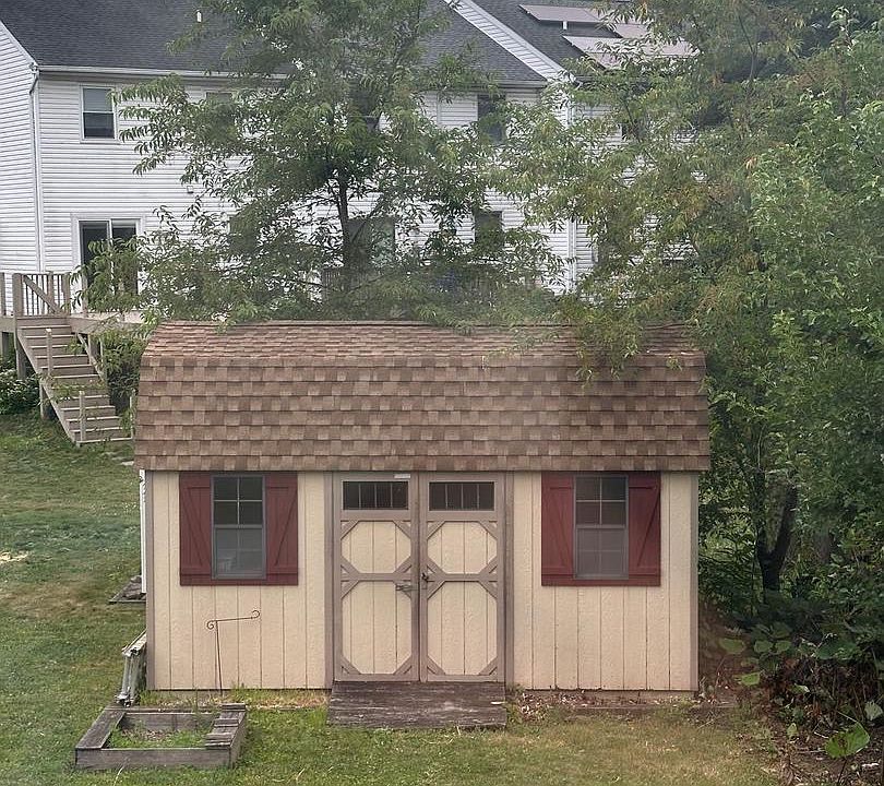 2nd image of 168 Foxchase Dr