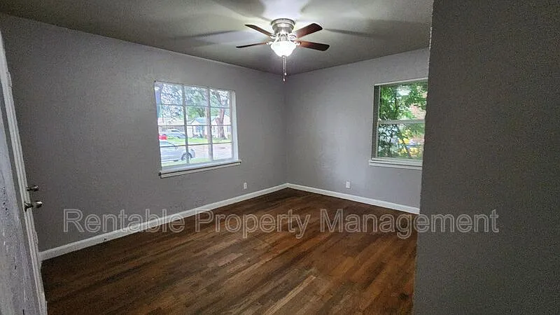 3 bed, 1.0 bath, 1137 sqft, $1,725 — Photo 3