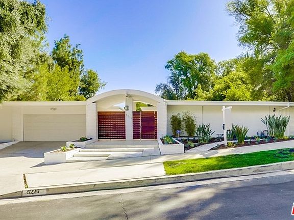 4th image of 5226 Del Moreno Dr