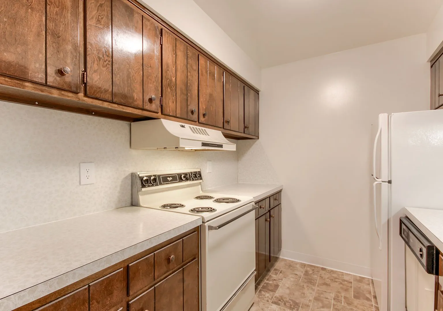 Lincoln Apartments — Photo 4