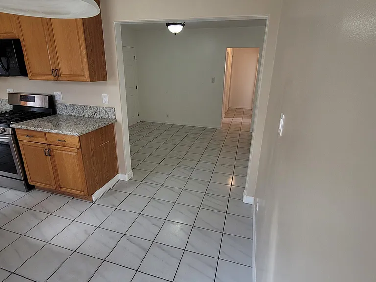 6503 White Oak Ave — Photo 10