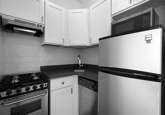 4th image of 19 W 69th St APT 1102