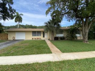 740 Sandlewood Ln, Plantation, FL 33317