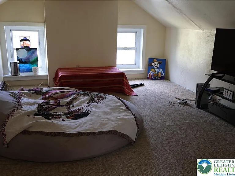 1533 E Emmaus Ave — Photo 23