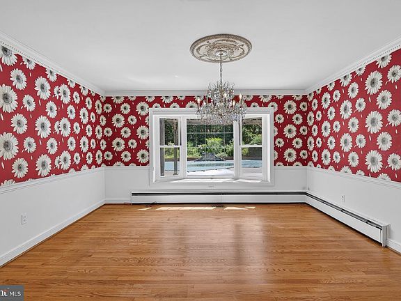 5th image of 805 Orchard Way