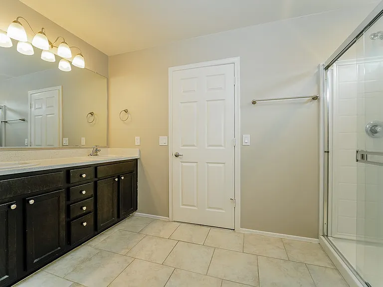 7621 W Valencia Rd — Photo 12