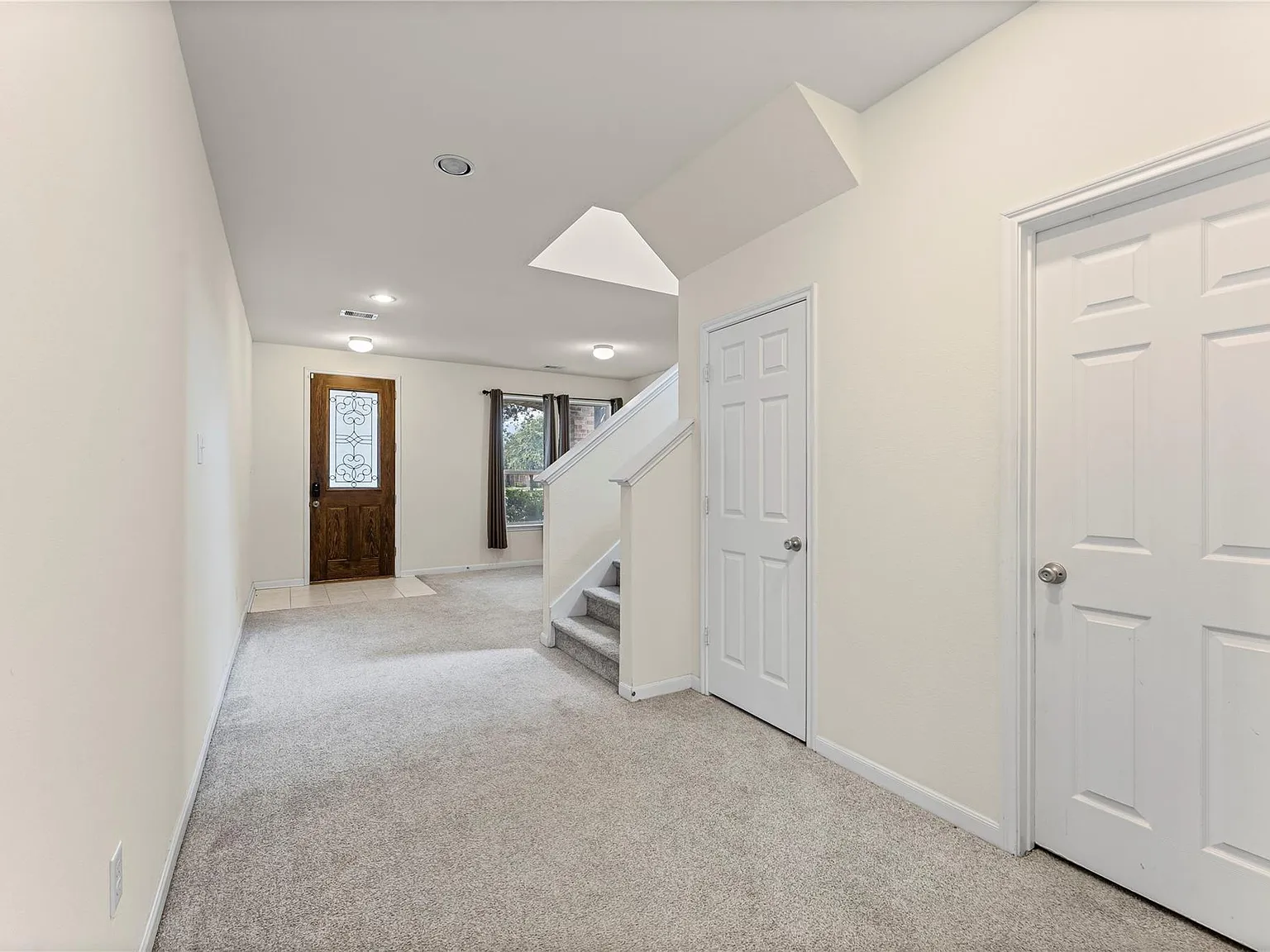 5 bed, 3.0 bath, 3327 sqft, $3,150 — Photo 4