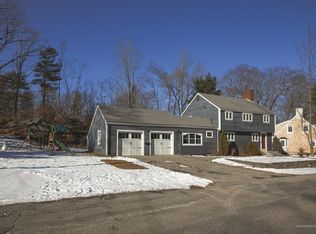 9 Olde Fort Rd, Cape Elizabeth, ME 04107