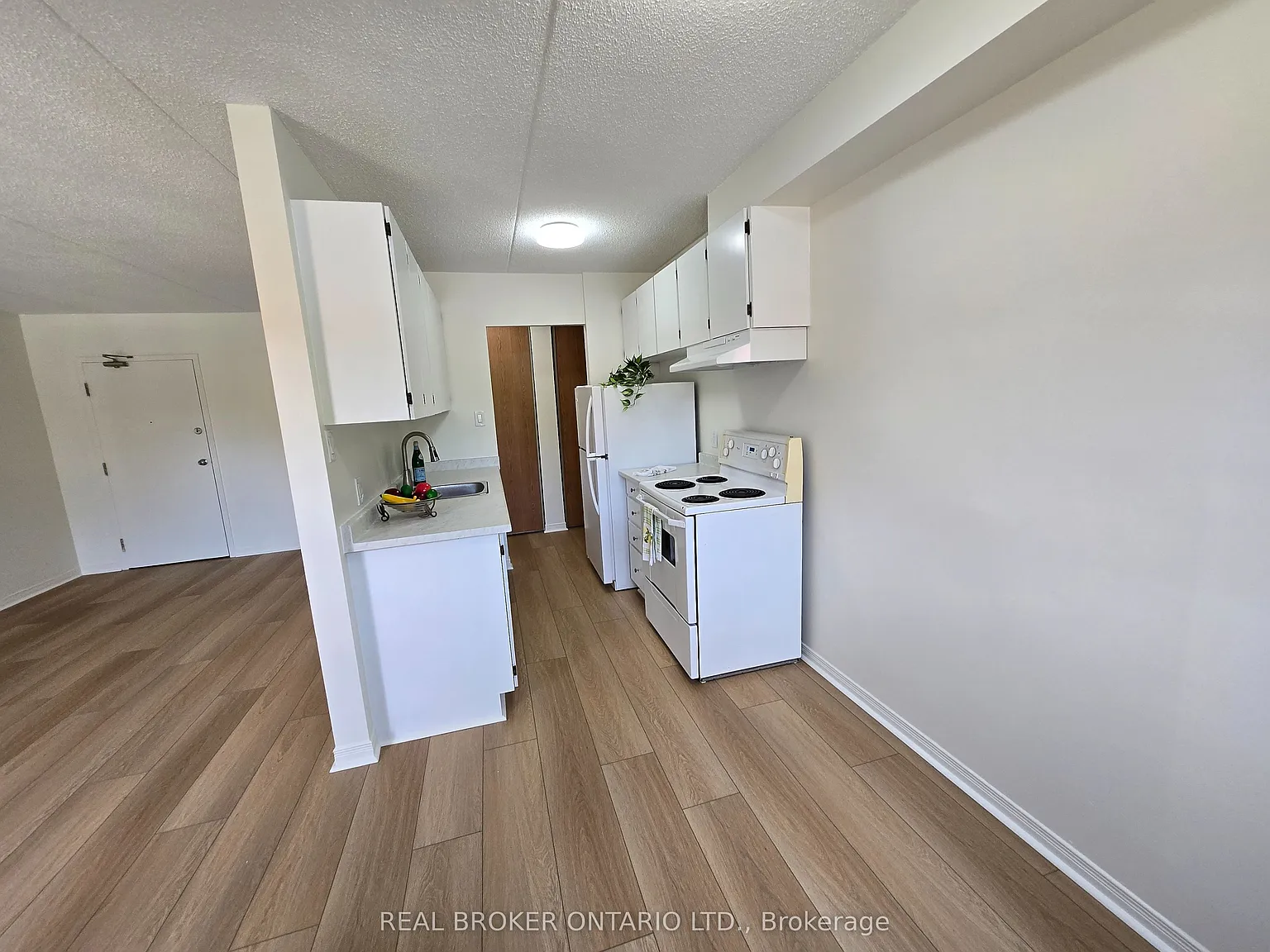 1 bed, $1,649 — Photo 3