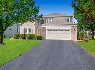 877 Summerhill Dr, Aurora, IL 60506